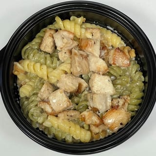 Kids Alfredo Pasta with Chicken & 1 Mix-In