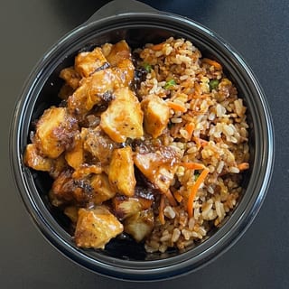 BBQ Chicken with Egg Fried Rice (16 oz)